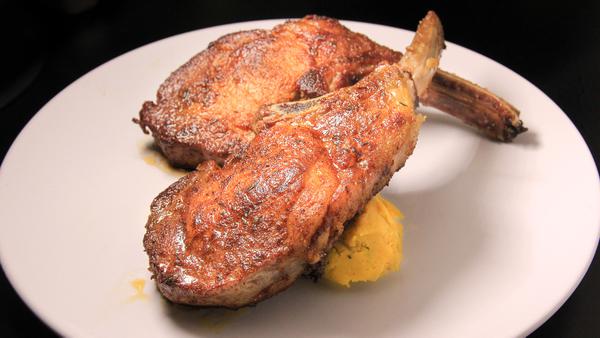 香料煎豬扒配甜薯蓉 Spiced Pork Chop with Sweet Potato Mash