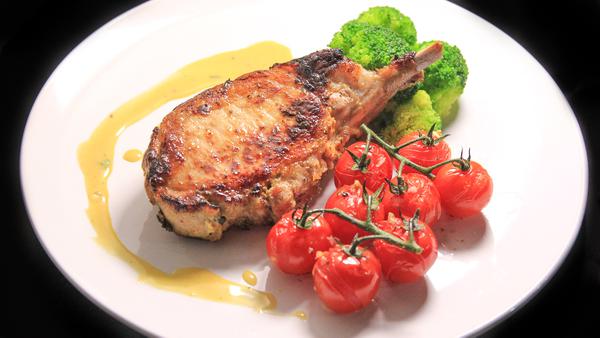 蜜糖芥末厚切伊比利豬扒 Iberico Pork Chop with Honey Mustard Sauce