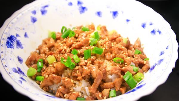 滷肉蓋飯