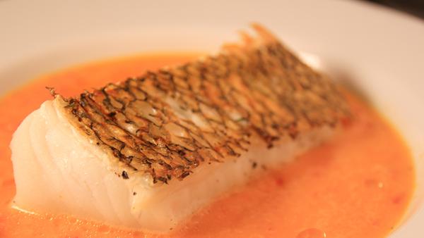 香煎海鱸魚配彩椒汁 Sea Bass with Pepper Sauce