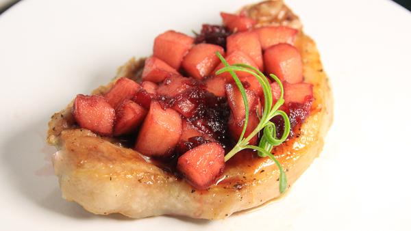 煎豬扒配砵酒蘋果醬 Pork Chop with Port Apple Sauce