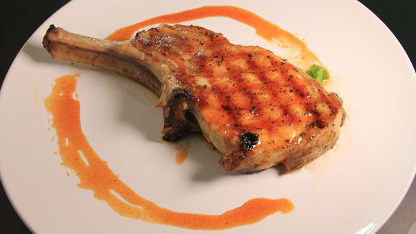 煎豬扒配簡易酸辣汁 Pork Chop with Spicy Sauce