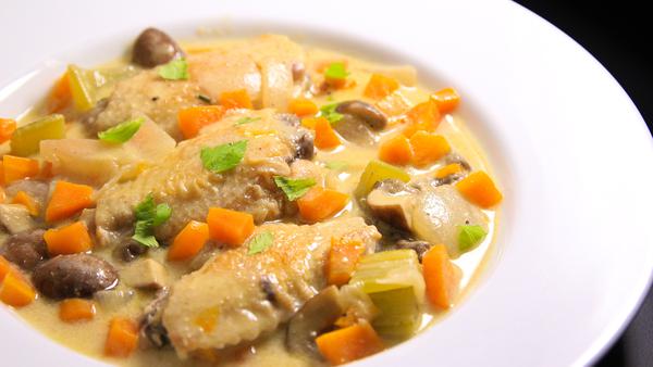 配飯一流的傳統法國菜 - Julia Child 法式奶油白酒燉雞 Fricassee de poulet