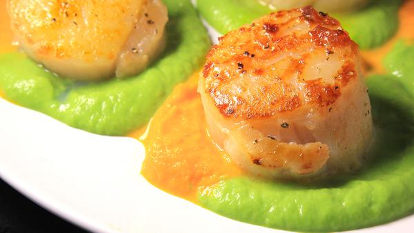 煎帶子配甘荀及青豆蓉 Seared Scallops with Carrot and Pea Puree