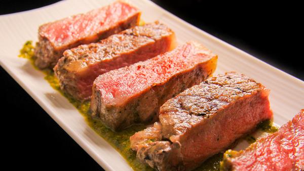 牛扒傳統醬汁! 煎牛扒配阿根廷蕃茜醬 Grilled Steak with Chimichurri Sauce